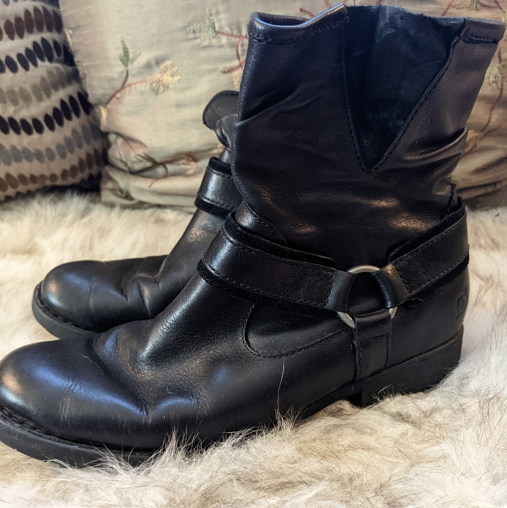 Size 8.5 Leather Ankle boots with flannel lining